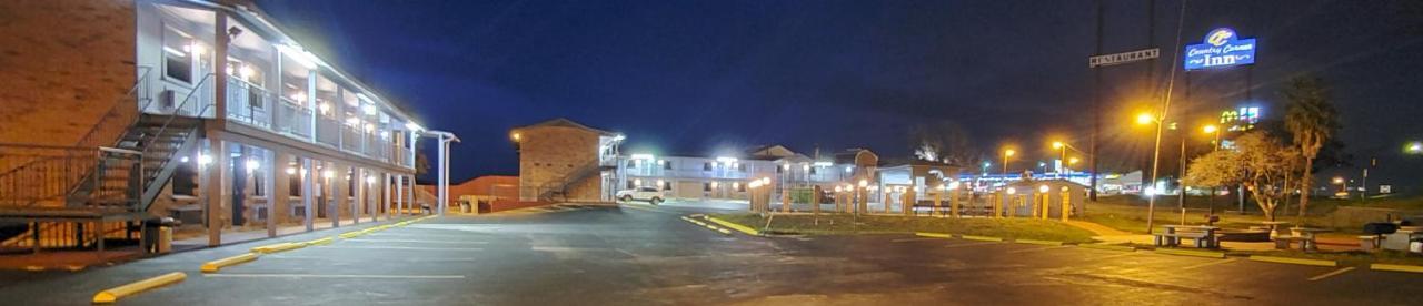 The Country Corner Inn Devine 외부 사진